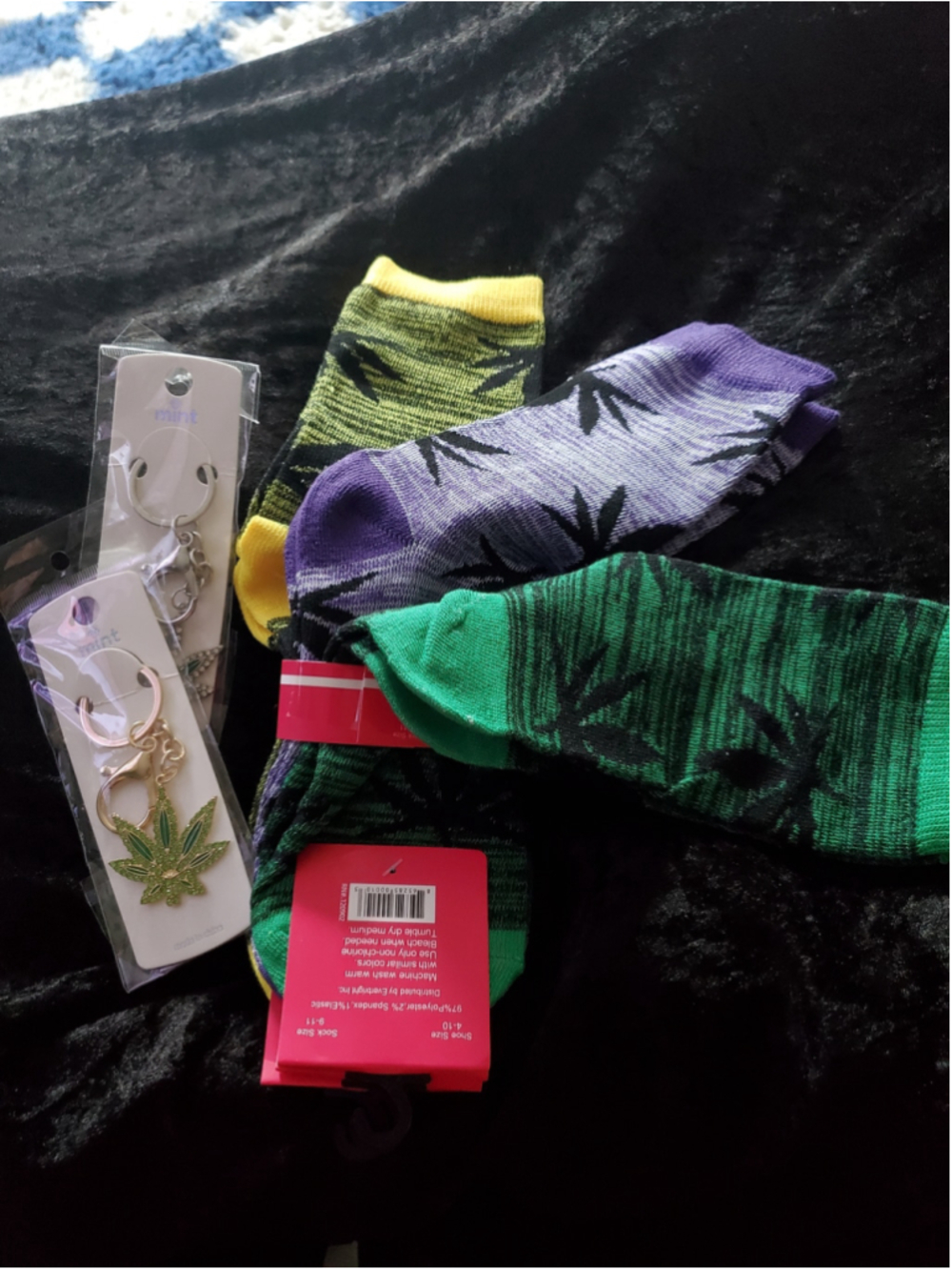 3 pair of Weed Leaf Unisex Multi-color Socks & 2 Weed Keychains Set. Crazzzyy🤪